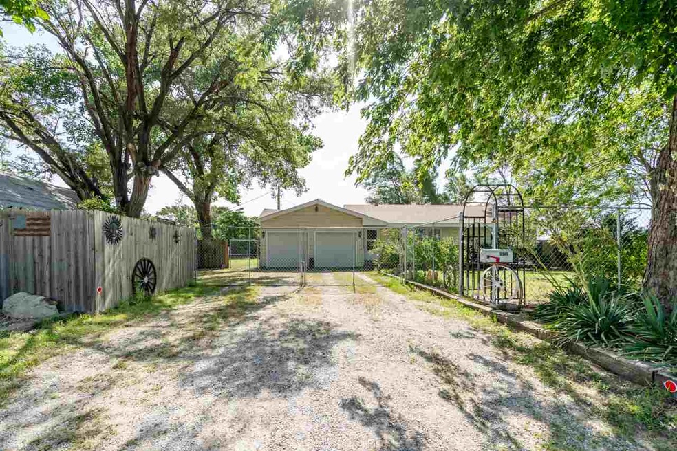 9340 N Maize Rd, Valley Center, KS 67147 - photo 1