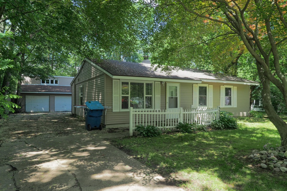 3327 Alpine St-101