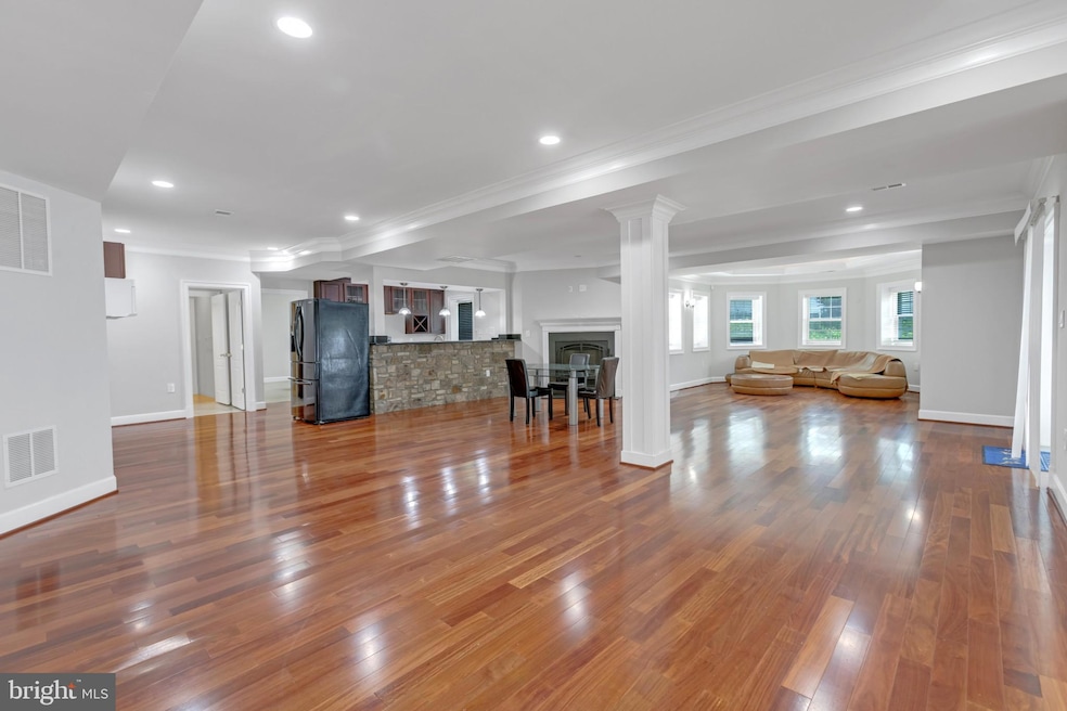 6529 Fairlawn Dr unit B, McLean, VA 22101 - photo 1