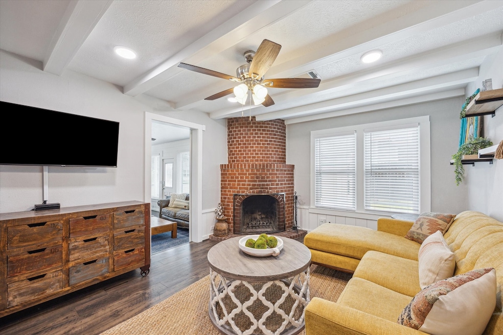 711 S Tesch St, Bellville, TX 77418 - photo 1