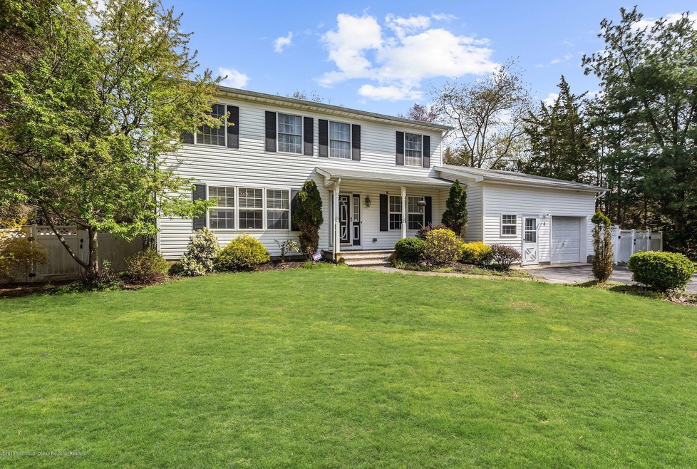 8 Larrabee Blvd, Howell, NJ 07731 - photo 1