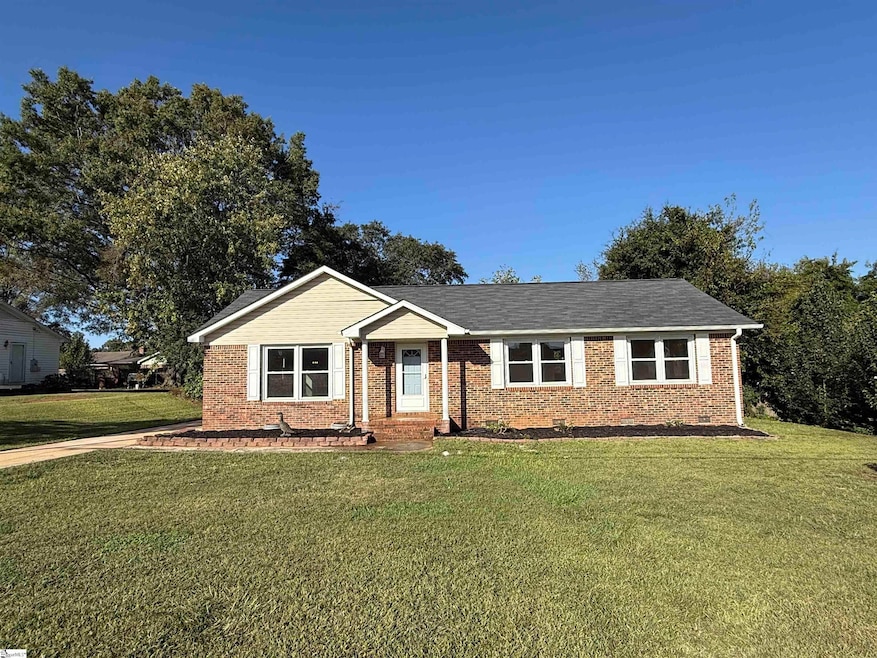 207 Vega Ln, Greer, SC 29651 - photo 1