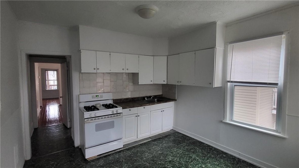 7 May St unit 2, Poughkeepsie, NY 12603 - photo 1