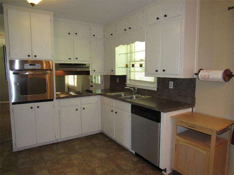 5464 Laurel Ln NW, Lilburn, GA 30047 - photo 1