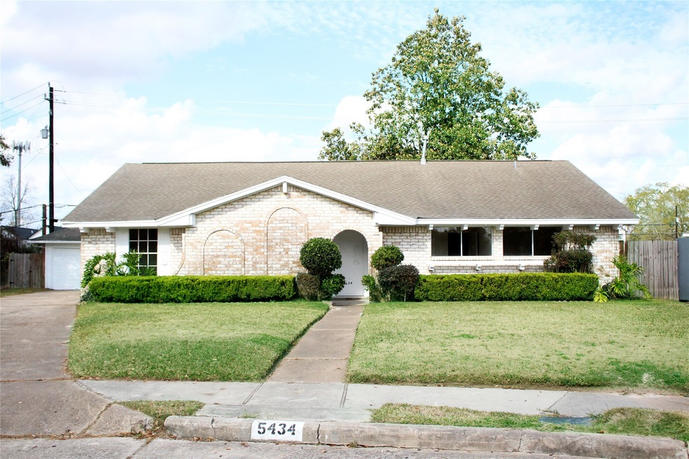 5434 Candletree Dr, Houston, TX 77091 - photo 1