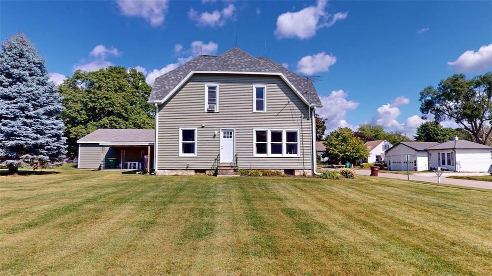 516 S 8th Ave, Winterset, IA 50273 - photo 1