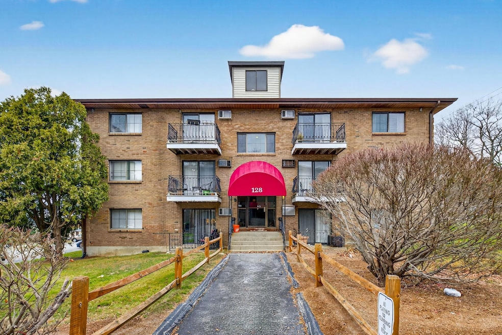 128 Mammoth Rd unit 122, Hooksett, NH 03106 - photo 1