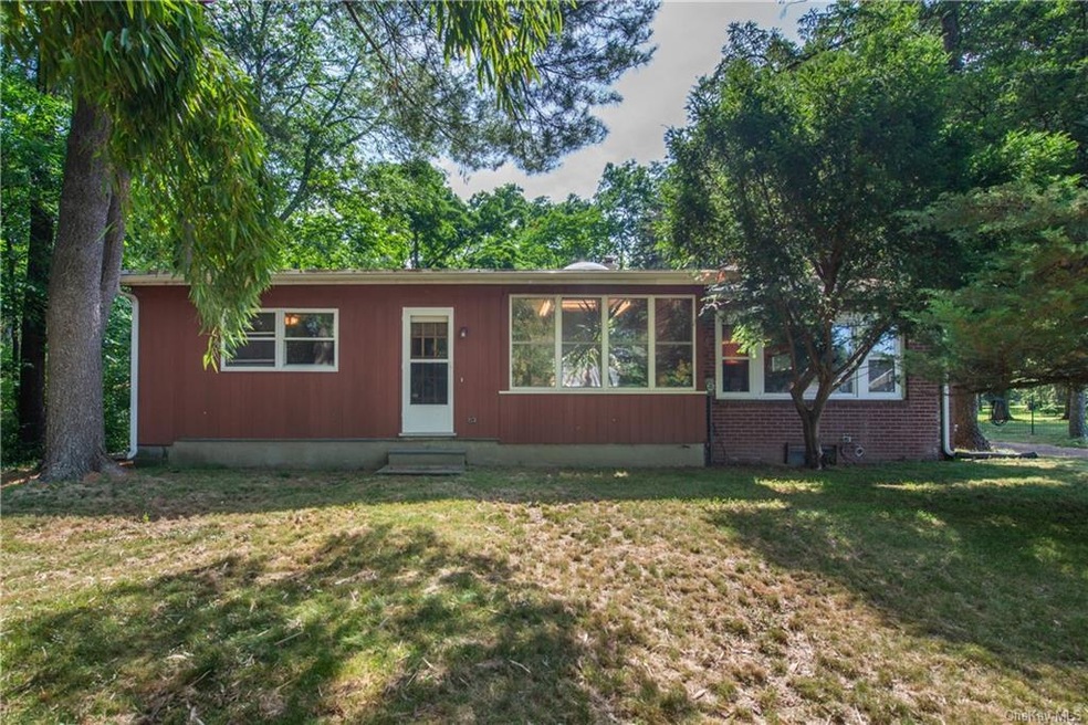 58 S Airmont Rd, Suffern, NY 10901 - photo 1