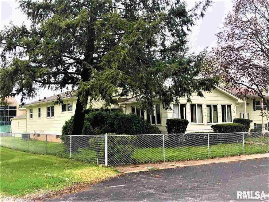 2324 Adams St, Davenport, IA 52803 - photo 1