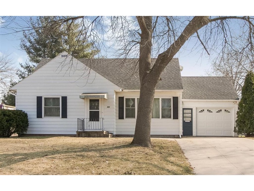 355 21st St NW, Cedar Rapids, IA 52405 - photo 1