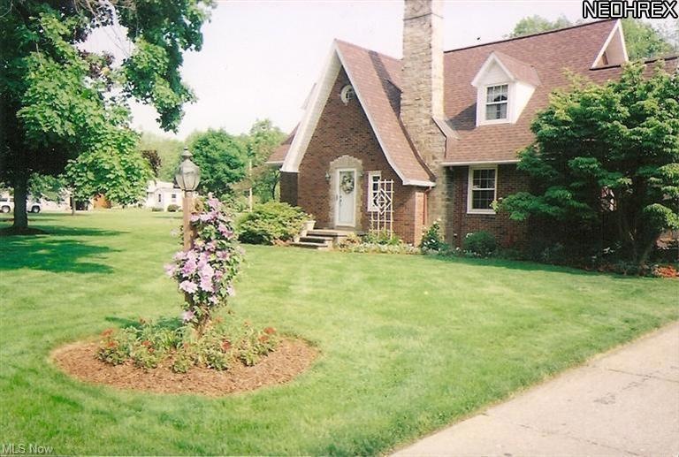 Magnificent update brick 2 story with wonderful la
