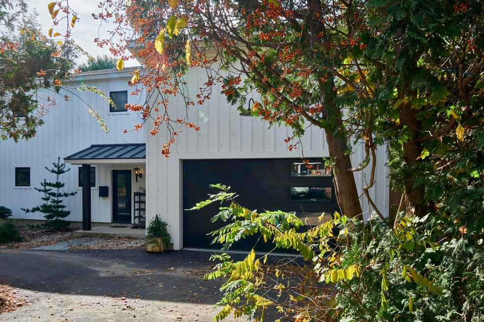 17 Eaton Ave, Camden, ME 04843 - photo 1