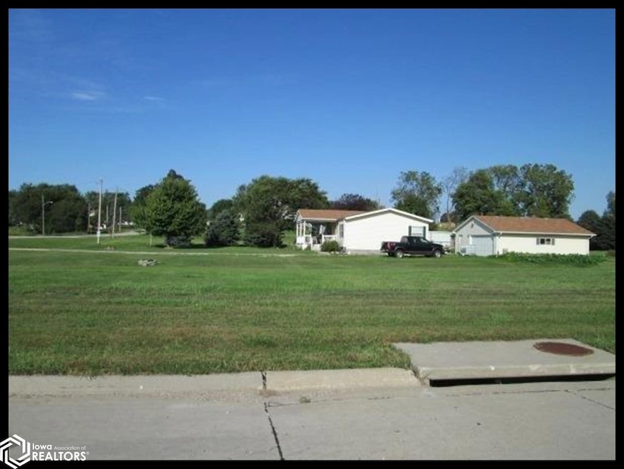 804 Jones St, Walnut, IA 51577 - photo 1