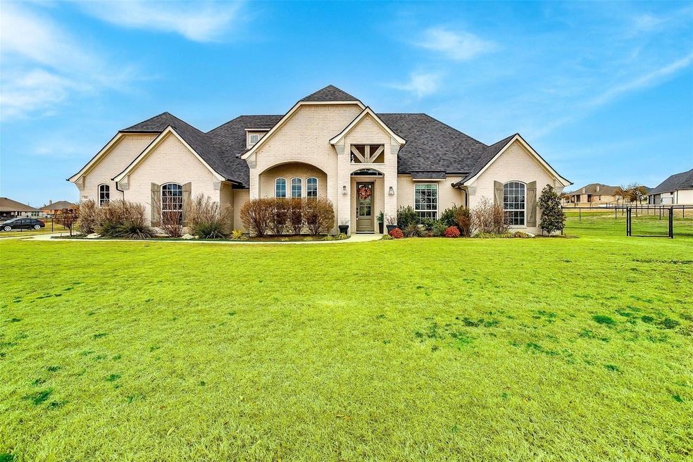 208 Columbia Ct, Springtown, TX 76082 - photo 1