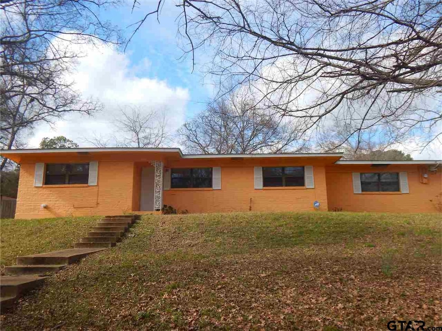 2707 2707 S Robertson, Tyler, TX 75701 - photo 1