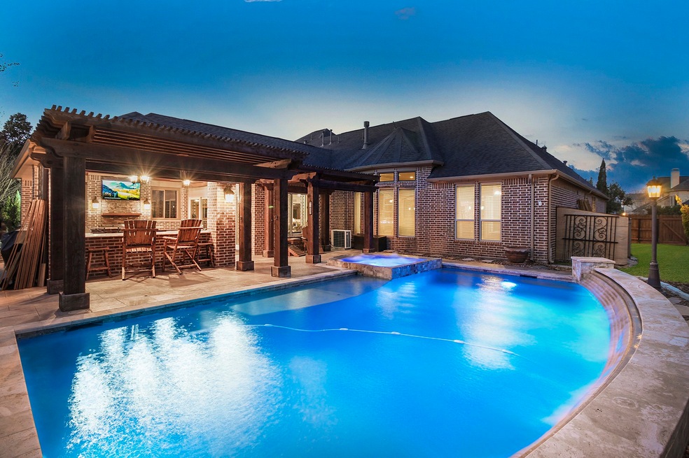 4 Bedrooms 4.5 Baths 1.5 Story Home with all the bells and whistles! Absolutely Gorgeous!