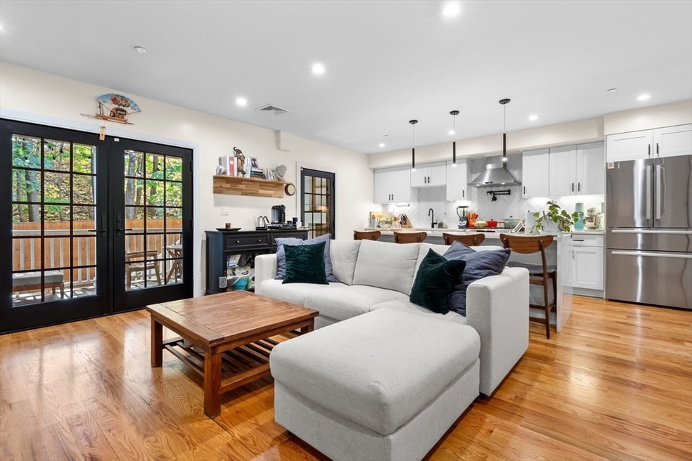 115 Falcon St unit 1, Boston, MA 02128 - photo 1