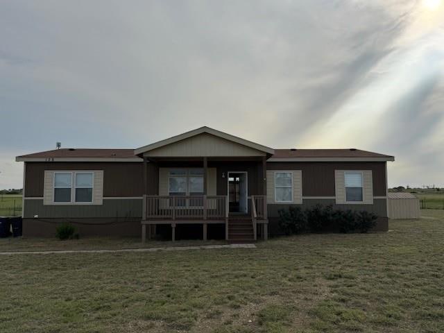 Manufactured / mobile home with covered porch and