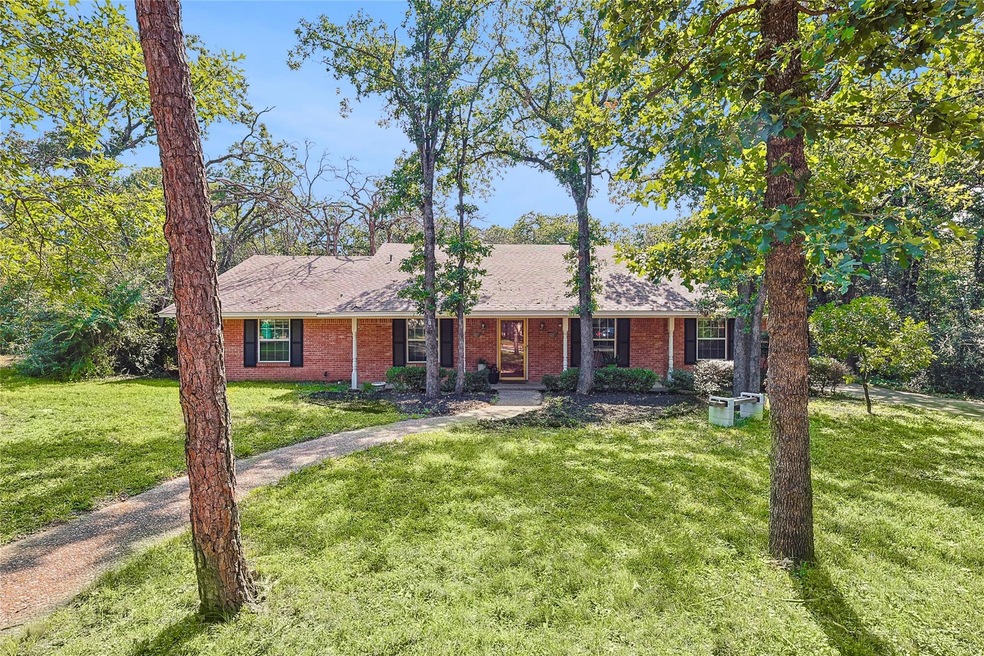 309 Ridgecrest Cir, Denton, TX 76205 - photo 1