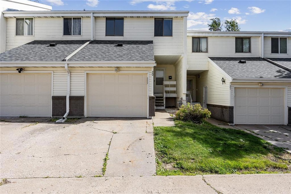51 29th Avenue Dr SW unit 20, Cedar Rapids, IA 52404 - photo 1
