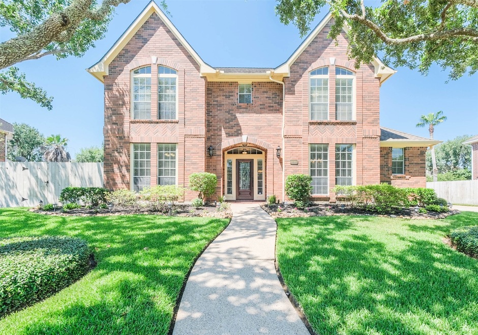 1806 Stonecreek Cir, Friendswood, TX 77546 - photo 1