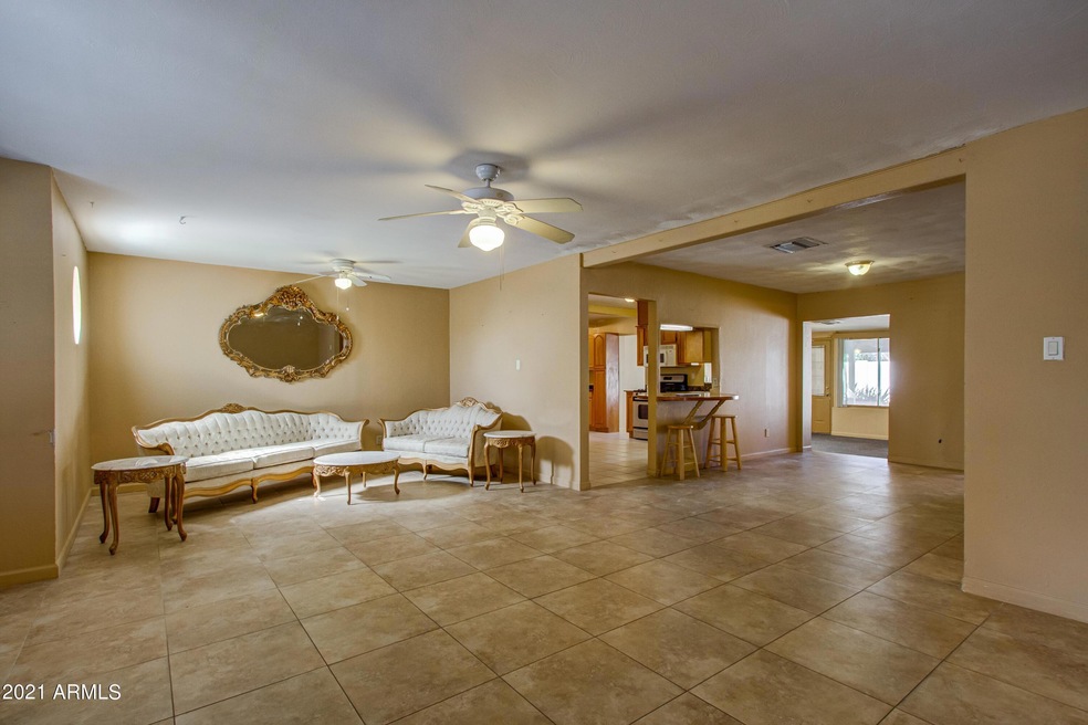 003_Living Room