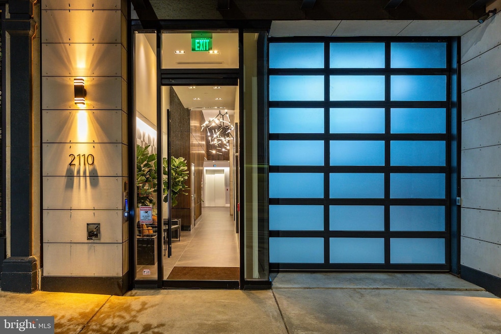 2108 10 Walnut St unit 401, Philadelphia, PA 19103 - photo 1