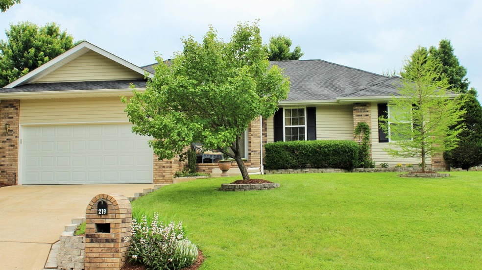219 Shady Acres Cir, Nixa, MO 65714 - photo 1