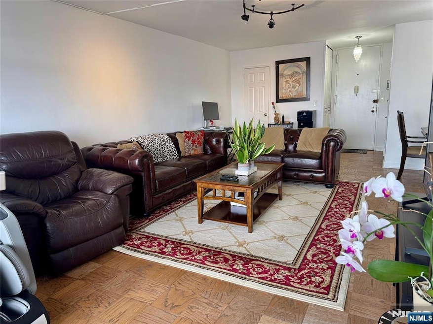 The Pembroke at Fort Lee unit 20-F, Fort Lee, NJ 07024 - photo 1