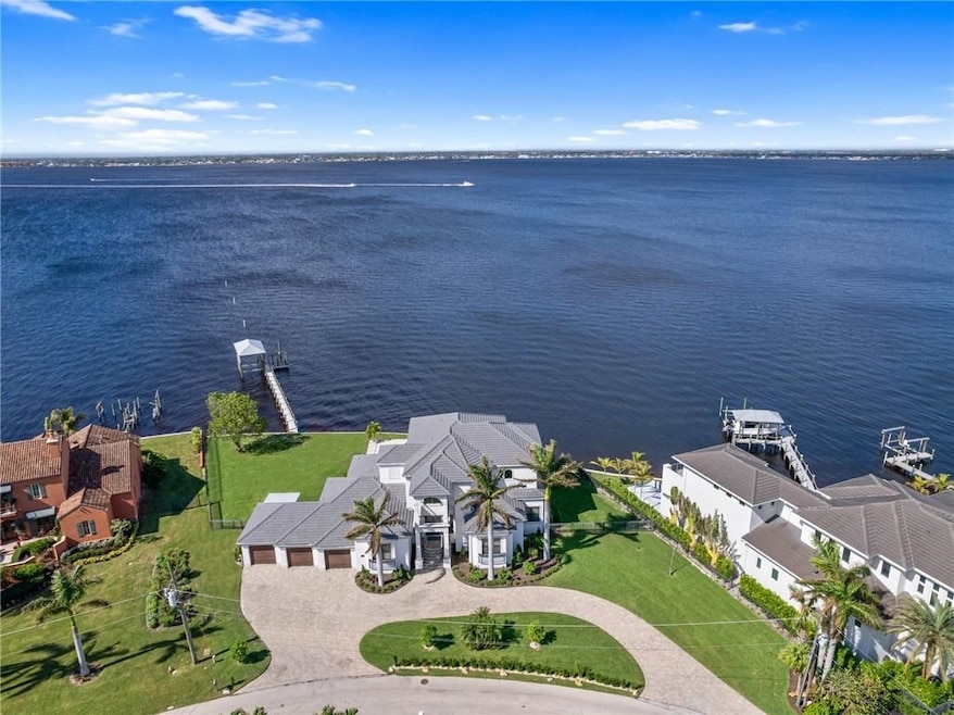 951 Aqua Ln, Fort Myers, FL 33919 - photo 1