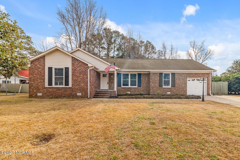 102 Creighton Dr, Jacksonville, NC 28546 - photo 1