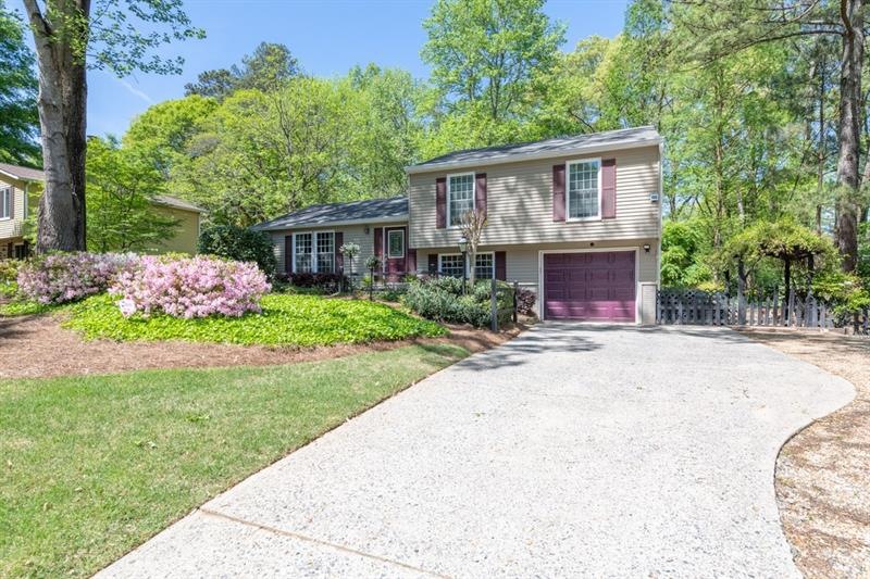 Charming home on quiet street in desirable Martins