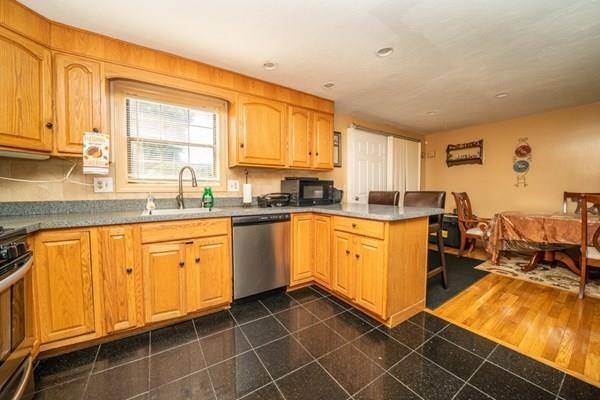 4 Franklin Square unit E, Randolph, MA 02368 - photo 1