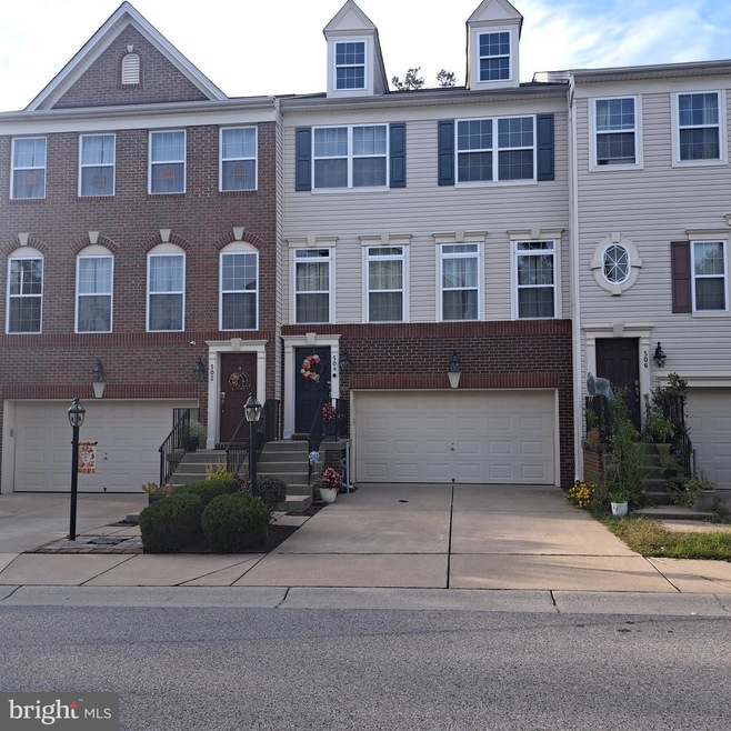 Under Contract $450,000 • Co-Listing Agent