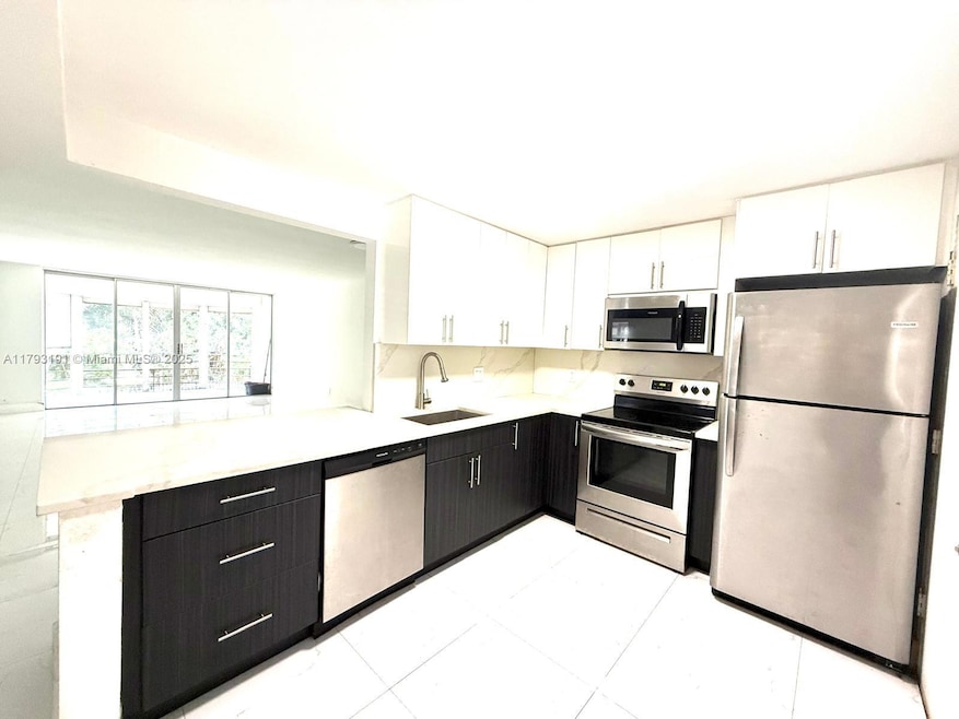 1401 NE 191st St unit D201, Miami, FL 33179 - photo 1