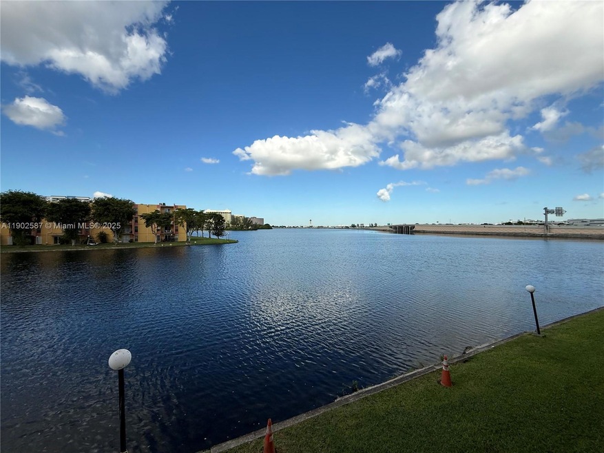 4705 NW 7th St unit 2087, Miami, FL 33126 - photo 1