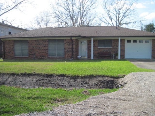 303 Avenue I, Brazoria, TX 77422 - photo 1