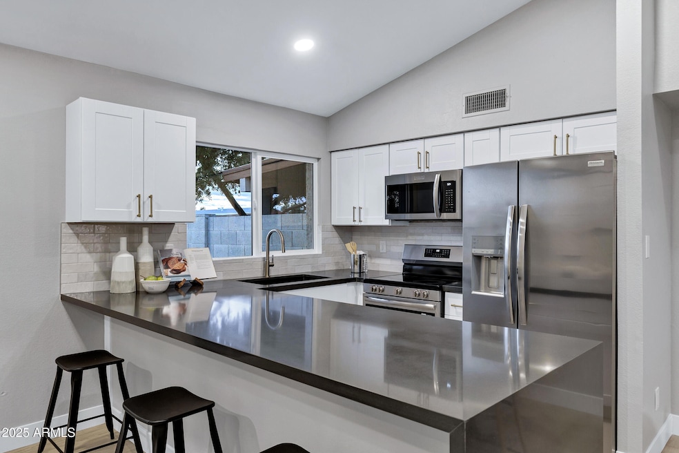 9118 N 68th Ln, Peoria, AZ 85345 - photo 1