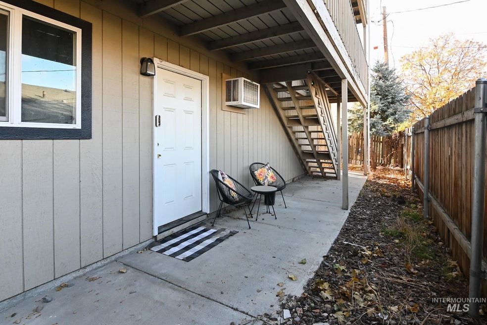 1711 1st St S unit 3, Nampa, ID 83651 - photo 1