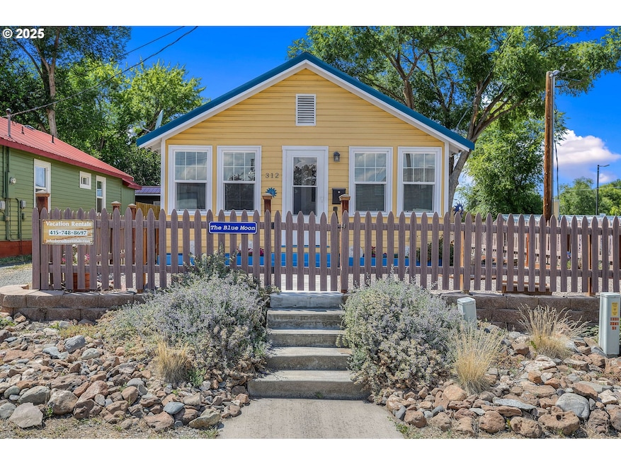 312 N Canyon Blvd, John Day, OR 97845 - photo 1
