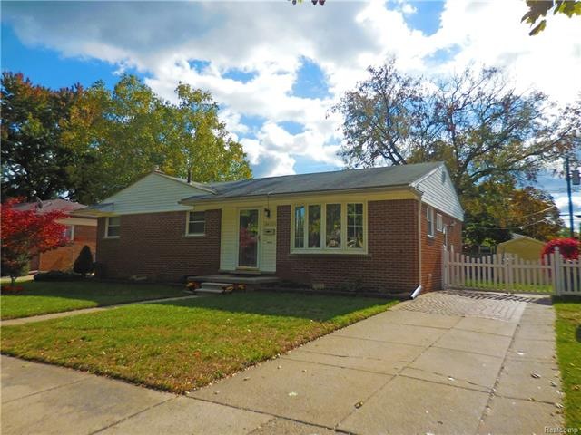 SUPER CLEAN 3 BEDROOM BRICK RANCH