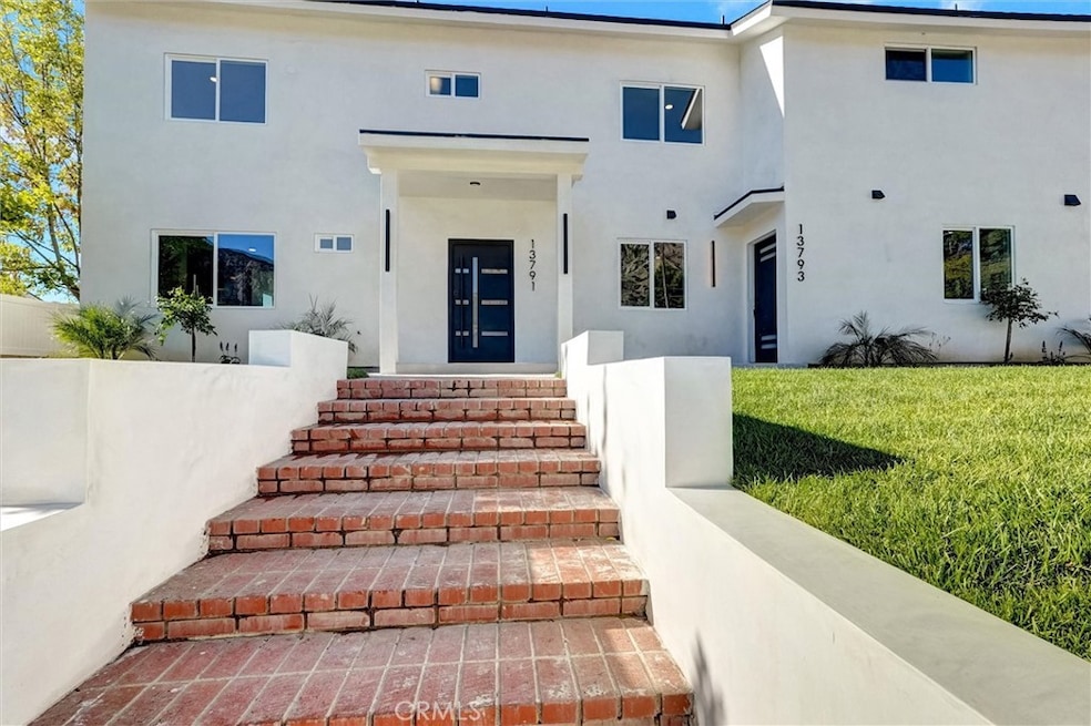 For Sale $1,374,800 • Co-Listing Agent