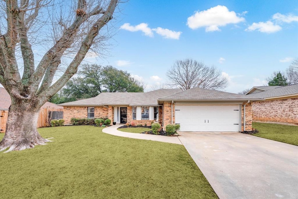 7312 Hialeah Cir W, North Richland Hills, TX 76182 - photo 1