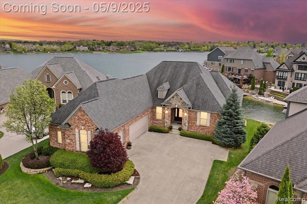 Elegant custom ranch home in Hidden Lake.