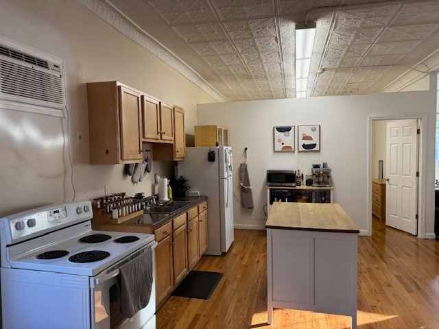 392 West Ave unit 1 R, Pawtucket, RI 02860 - photo 1
