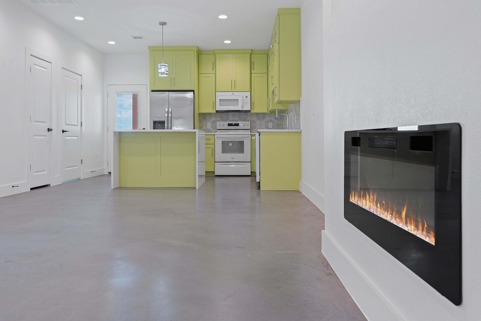 Kitchen with decorative backsplash, light counter