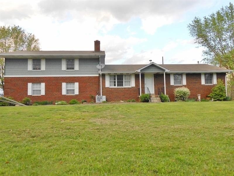 Ranch home with 10 year old addition includes 25x2