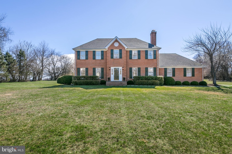 18504 Silcott Springs Rd, Purcellville, VA 20132 - photo 1