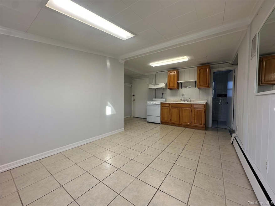 3 Maple Place unit 2 second floor, Glen Head, NY 11545 - photo 1