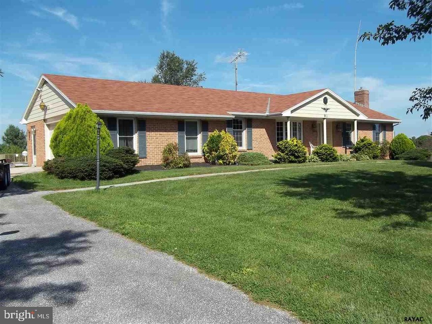 911 Pine Grove Rd unit 11, Hanover, PA 17331 - photo 1